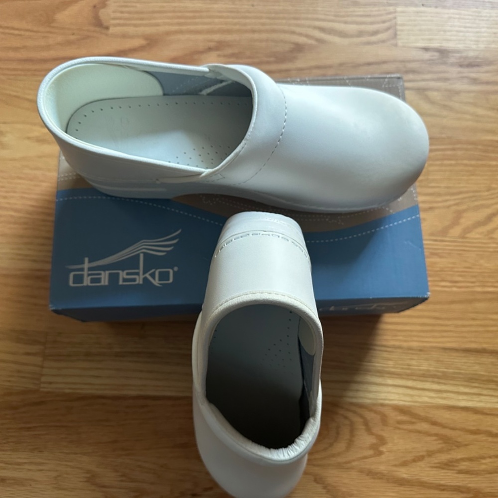 New Dansko shoes professional white